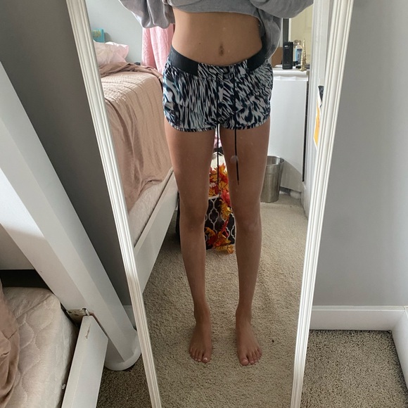 Nike Booty shorts - Picture 3 of 3